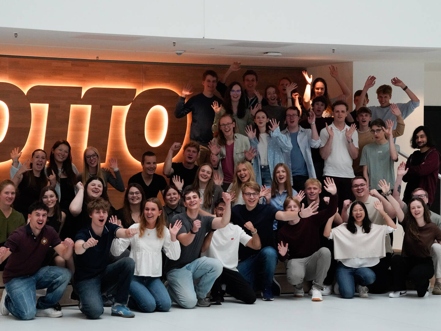 Unter dem Motto "Nice to meet you öfter now!" haben wir unsere neuen Azubis am 01. September 2025 am Otto Group Campus begrüßt. 