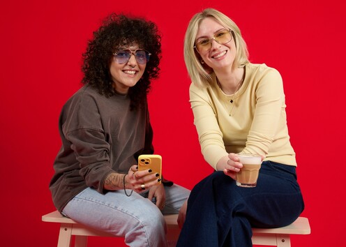 Unsere Kolleginnen Ari und Anika Unsere Kolleginnen Ari und Anika