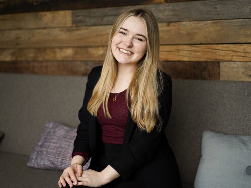 Junior HR Managerin Cindy