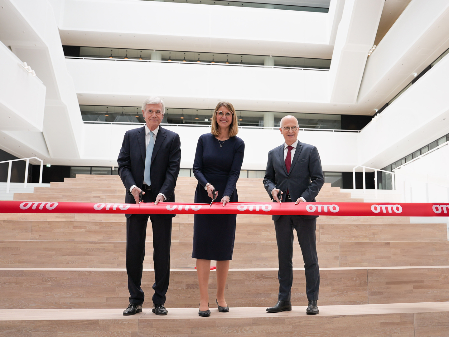 The time has come: the new OTTO headquarter opens the doors to a completely new New Work environment. Have a look insight!