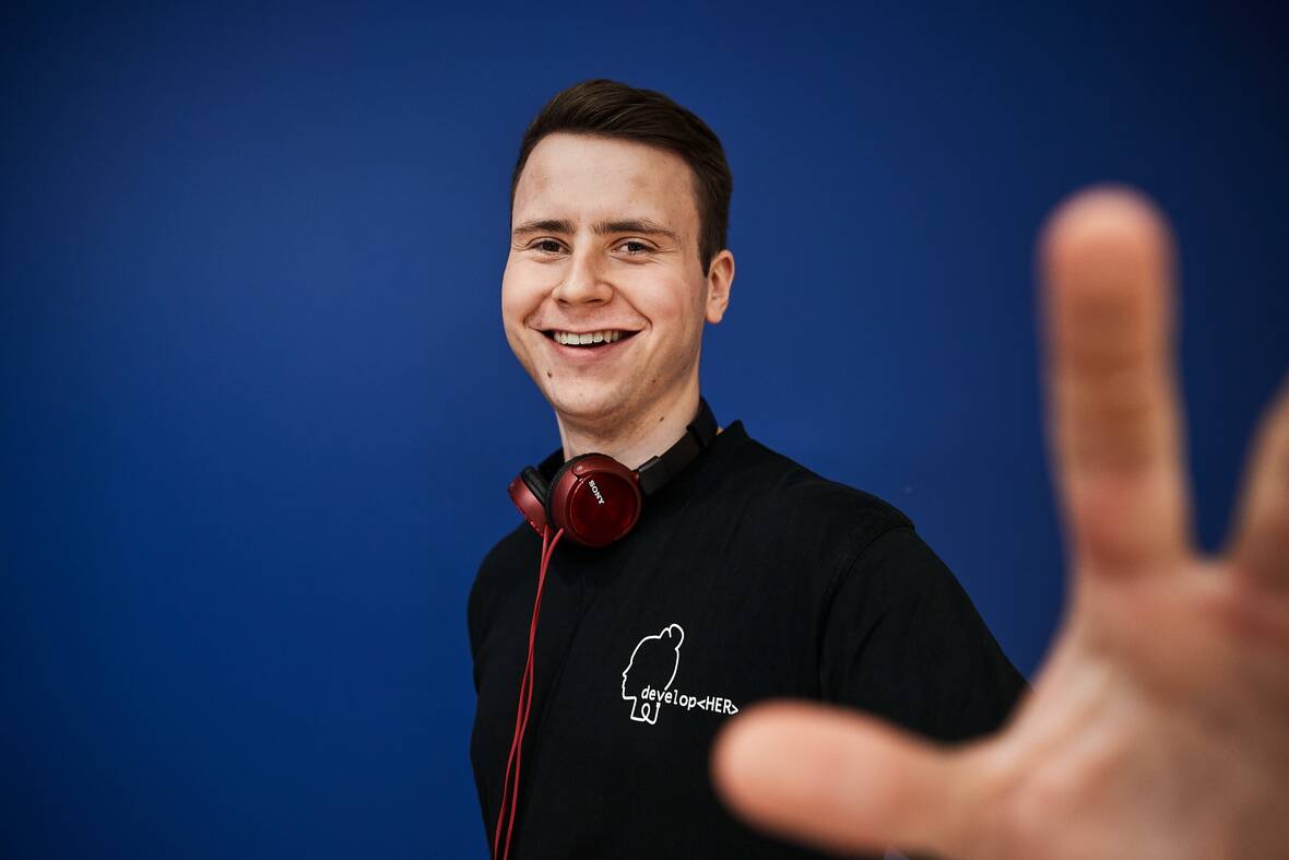 Für deine persönliche Entwicklung bieten wir in der OTTO-Akademie vielfältige Trainings und Workshops, die Fachinhalte, aber auch Arbeitsmethoden vermitteln. Referent*innen aus der Welt des E-Commerce, Management-Profis und Gastdozent*innen machen das Lernen leichter. Mit dem Führungskräfteprogramm fit2lead oder der Expertenlaufbahn careers@otto kannst du von interessanten Programmen profitieren. 