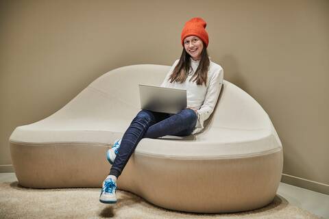 OTTO Advertising fungiert als zentrale Vermarktungseinheit in unserem Retail Media Geschäft. Über sie bieten wir Partnern und Werbetreibenden umfassende Werbelösungen an, um ihre Produkte effektiv zu vermarkten – onsite, offsite und out of home. Das aktuelle Serviceportfolio umfasst Media Products, Third Party Products, Funnel und Full-Funnel.