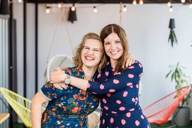 Wir nutzen Pair-Programming und regelmäßige Feedback-Gespräche, um uns intensiv weiterzuentwickeln. Bei Slack Days oder Slack-Weeks toben wir uns aus – hier gehen wir Themen und Technologien an, die sich jeder selbst aussuchen kann. 