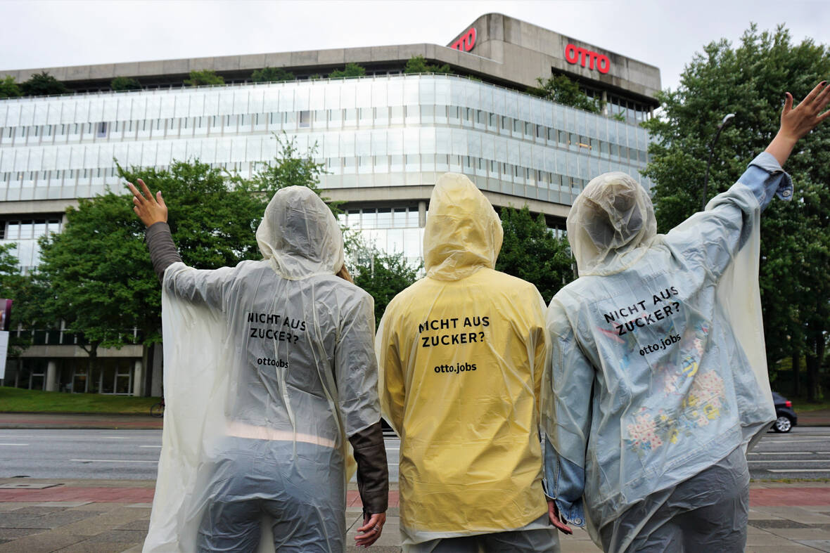 Hier weiß man es: es regnet viel seltener, als man im Rest des Landes sagt. Und auch sonst hat die „Perle des Nordens“ jede Menge zu bieten – eine einzigartige Mischung aus Chic, Kultur, Modernität und urbaner Kreativität. 
Bei uns gibt es übrigens einen Zuschuss zum Deutschlandticket, damit man die Vorzüge Hamburgs so oft man will erleben und genießen kann.

