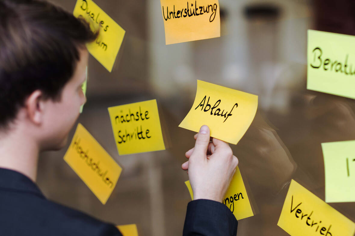 Es gibt vielfältige Events und Seminare für unsere Azubis. Sei es ein Besuch des Hermes-Logistikzentrums, persönliche und fachliche Weiterbildungen im Rahmen der OTTO-Akademie oder die Jahresabschlussfeier und weitere, von den Azubis selbst organisierte, Events.